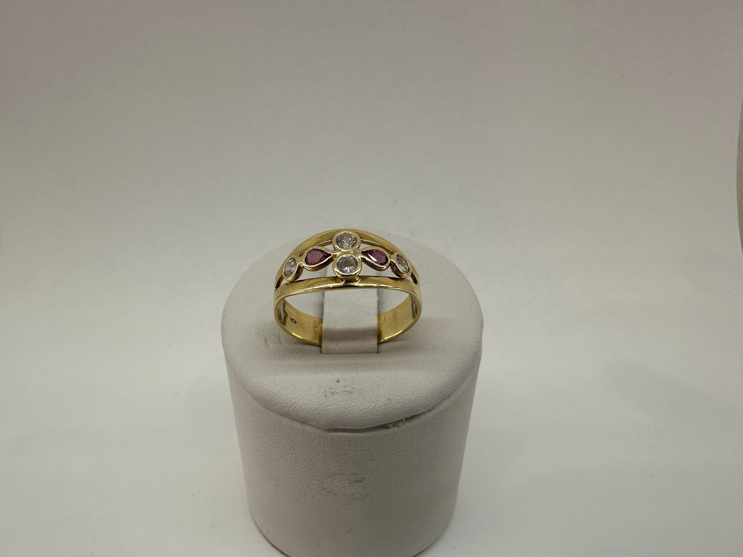 14K GOLD RING WITH SAPPHIRES 2.75g