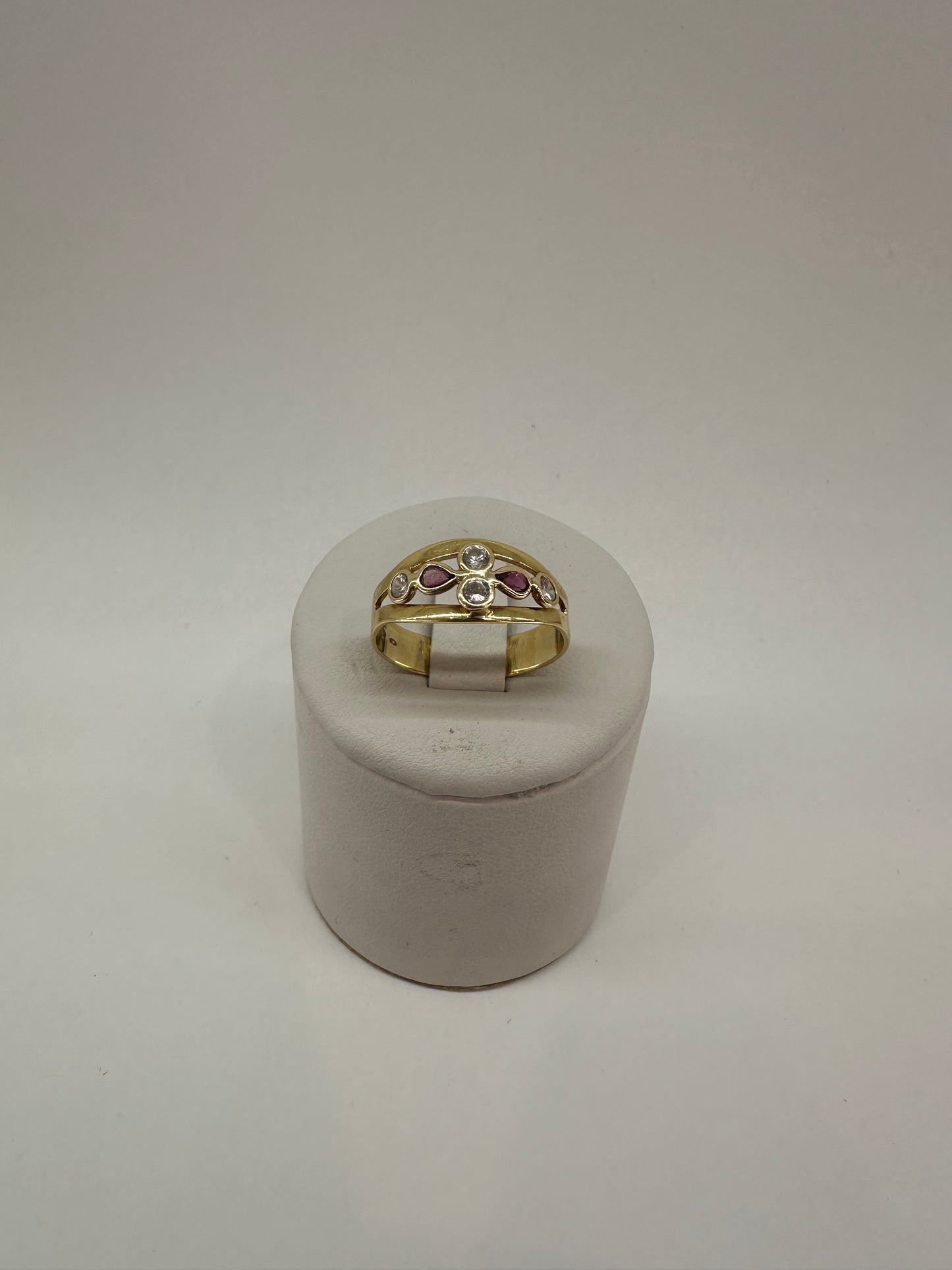 14K GOLD RING WITH SAPPHIRES 2.75g